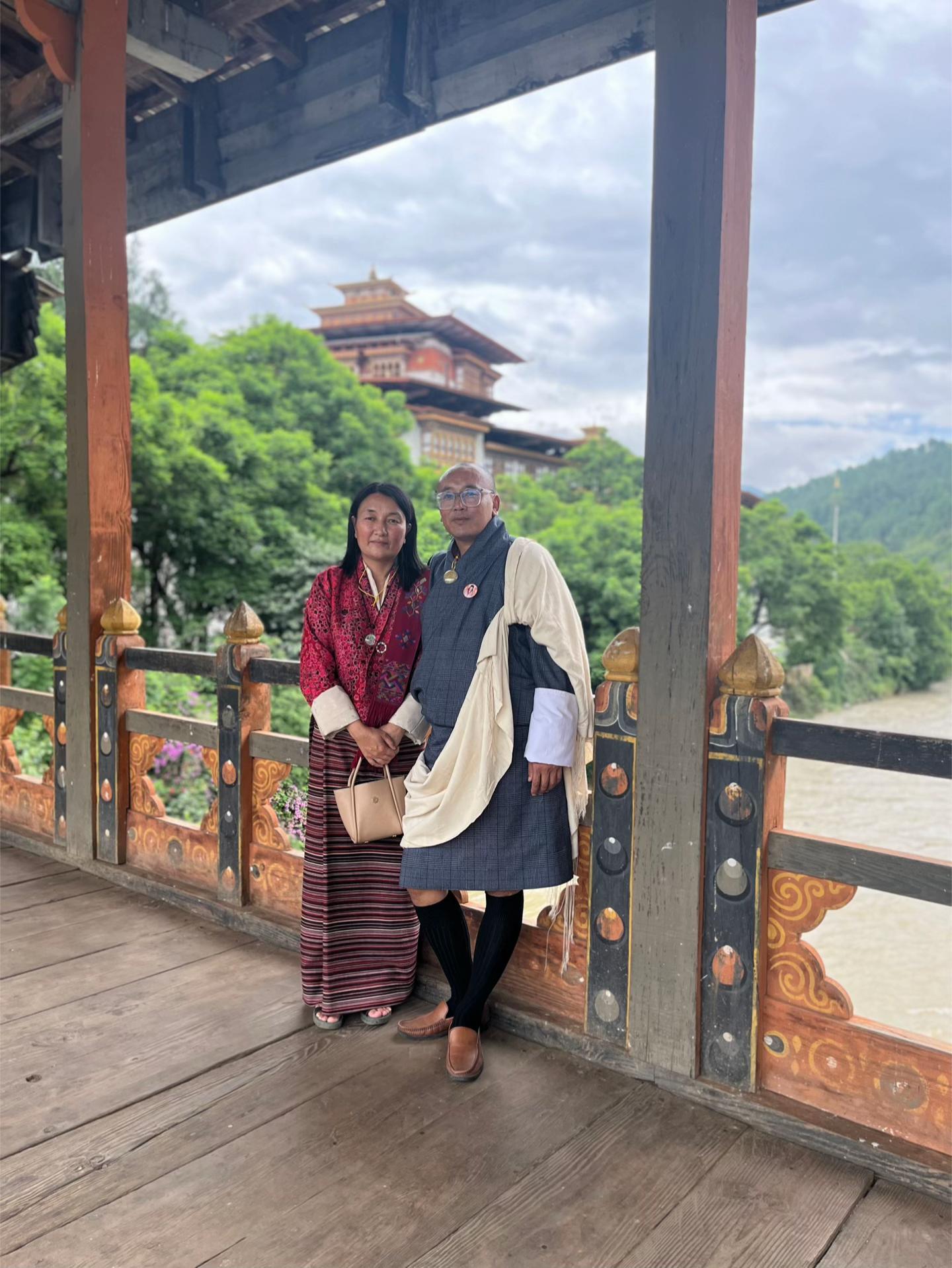 @ཝང་བཟངམོ་shelkar