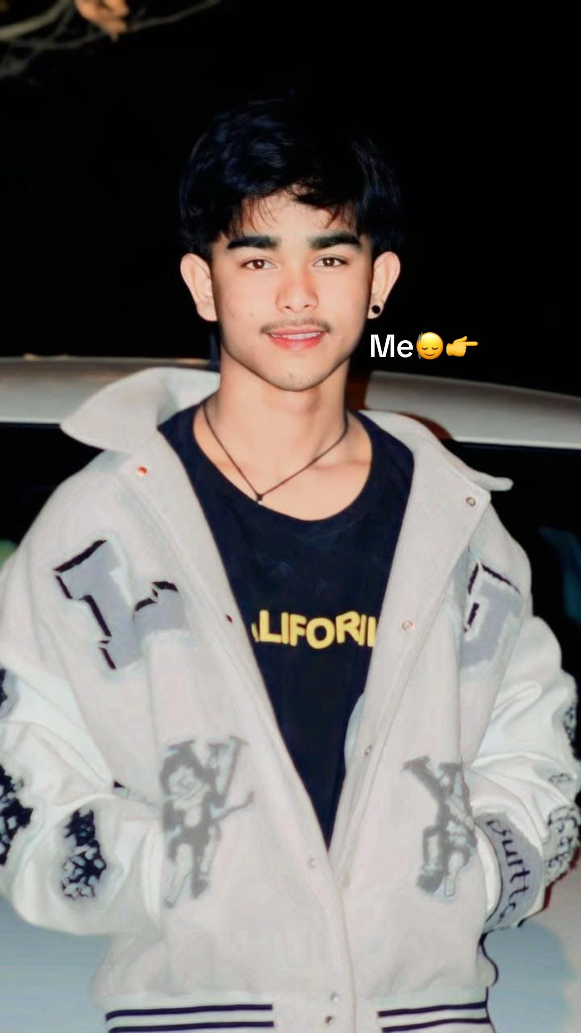 @LØYål 🦋 BøY🌟👑