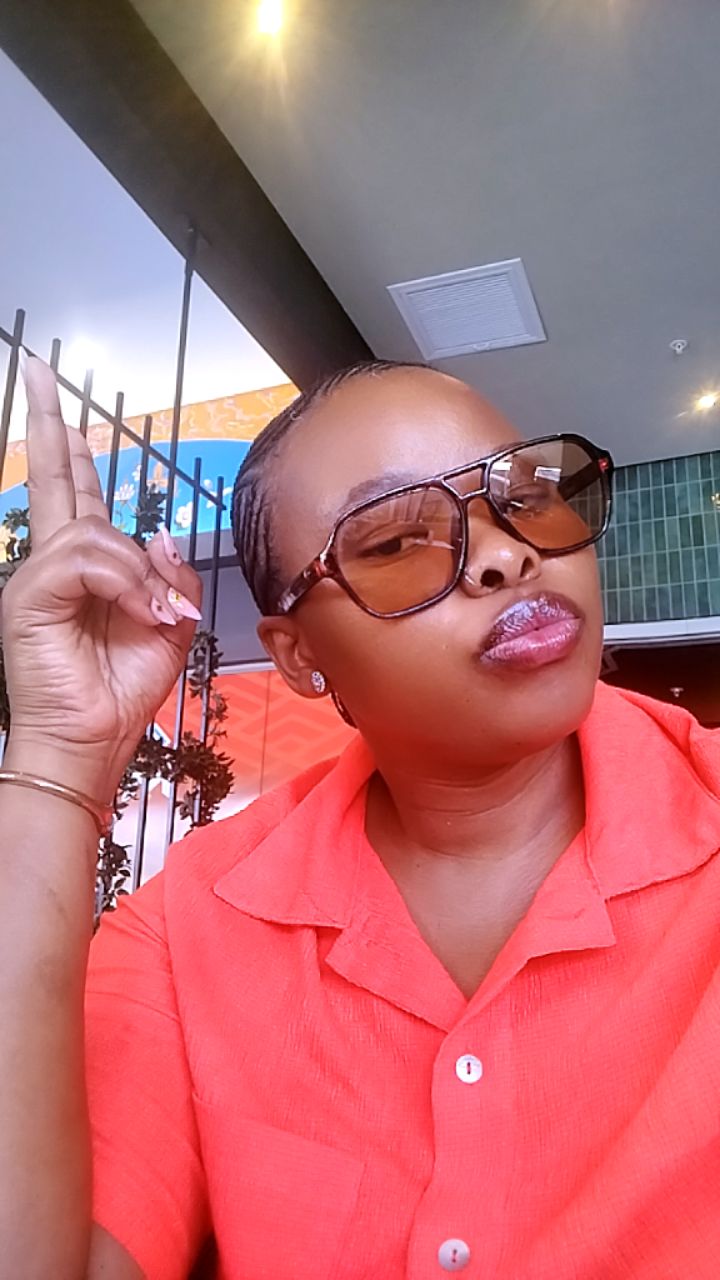 @Nwabisa KM