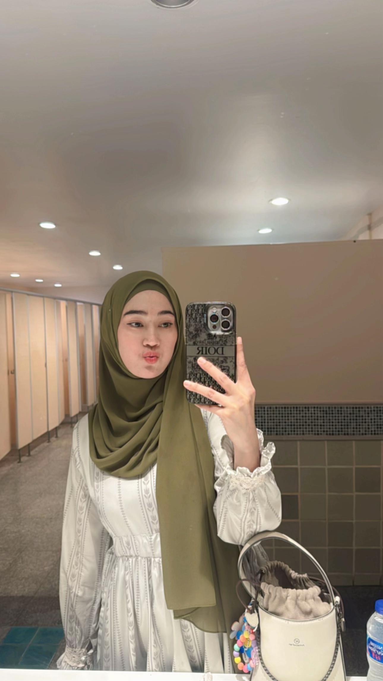 @Suriyanee.