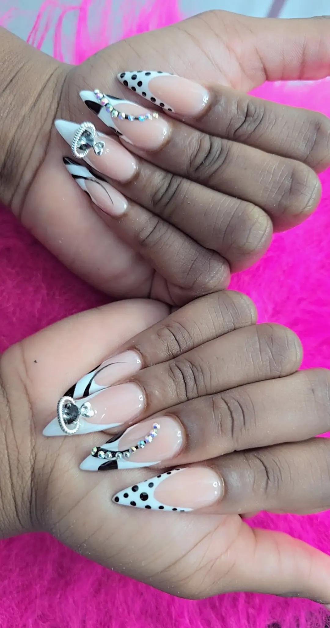 @prettyneatbeautybar LLC