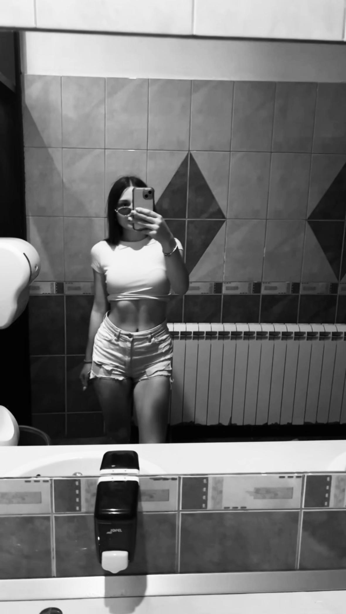 @isidora