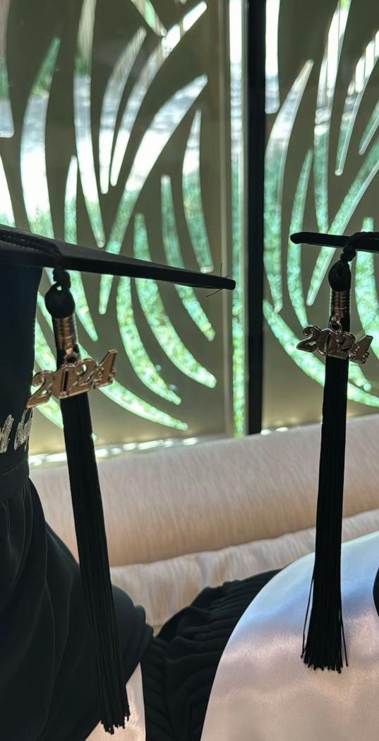@🎓