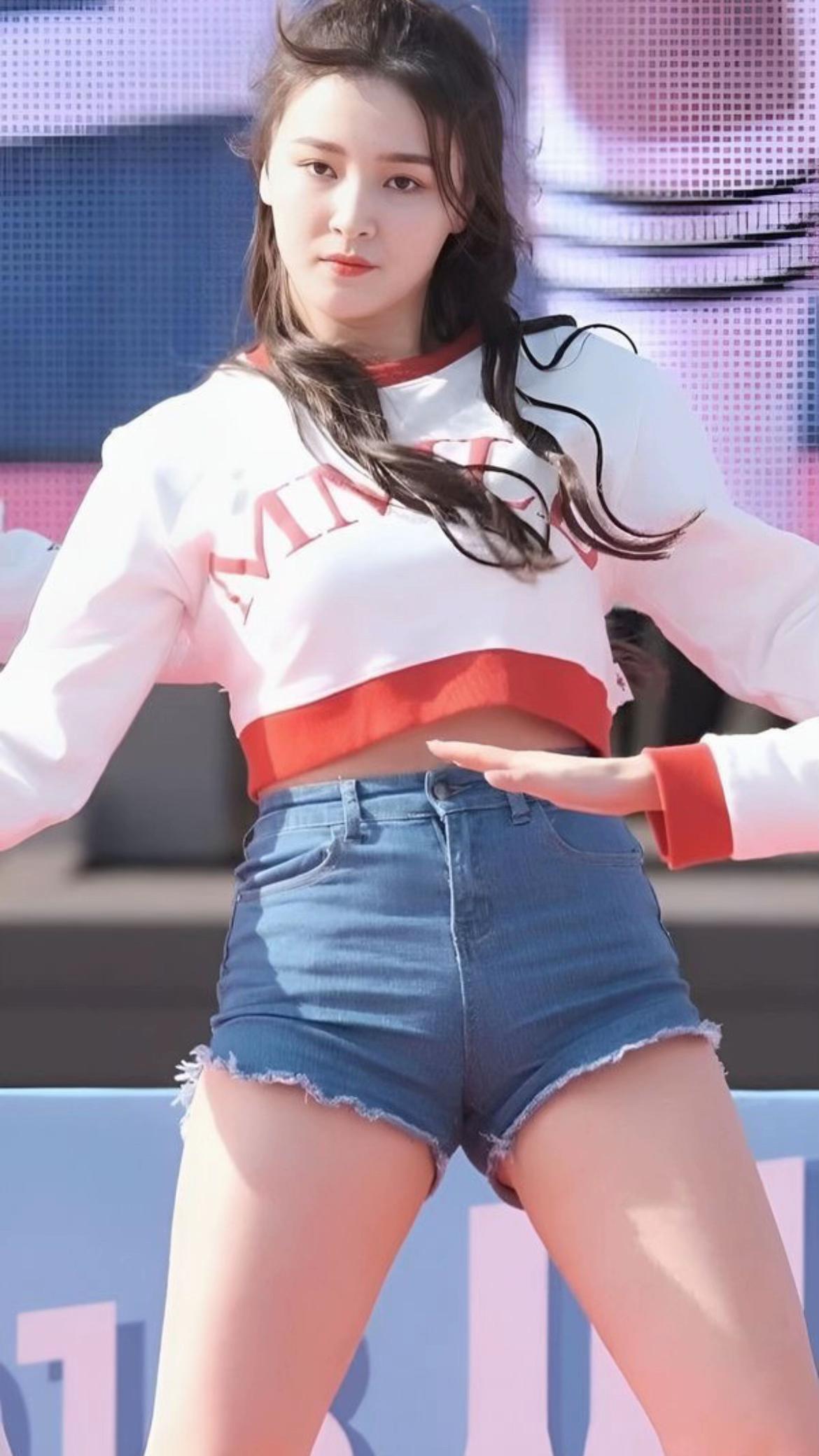 @👸🦋Universal Kpop Idols🦋👑
