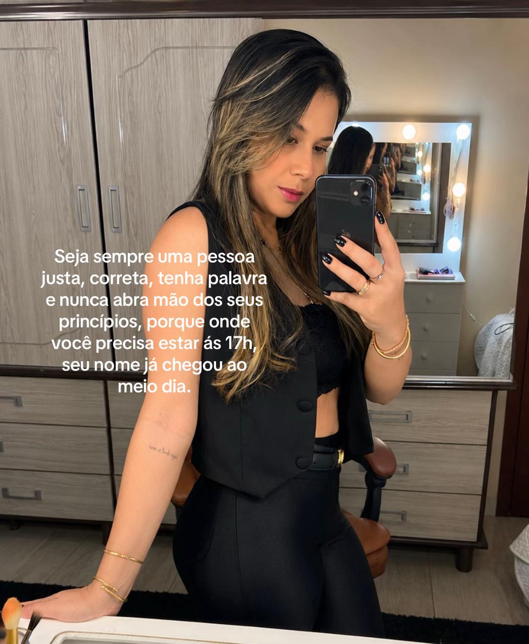 @T&aacute;lita Gomide