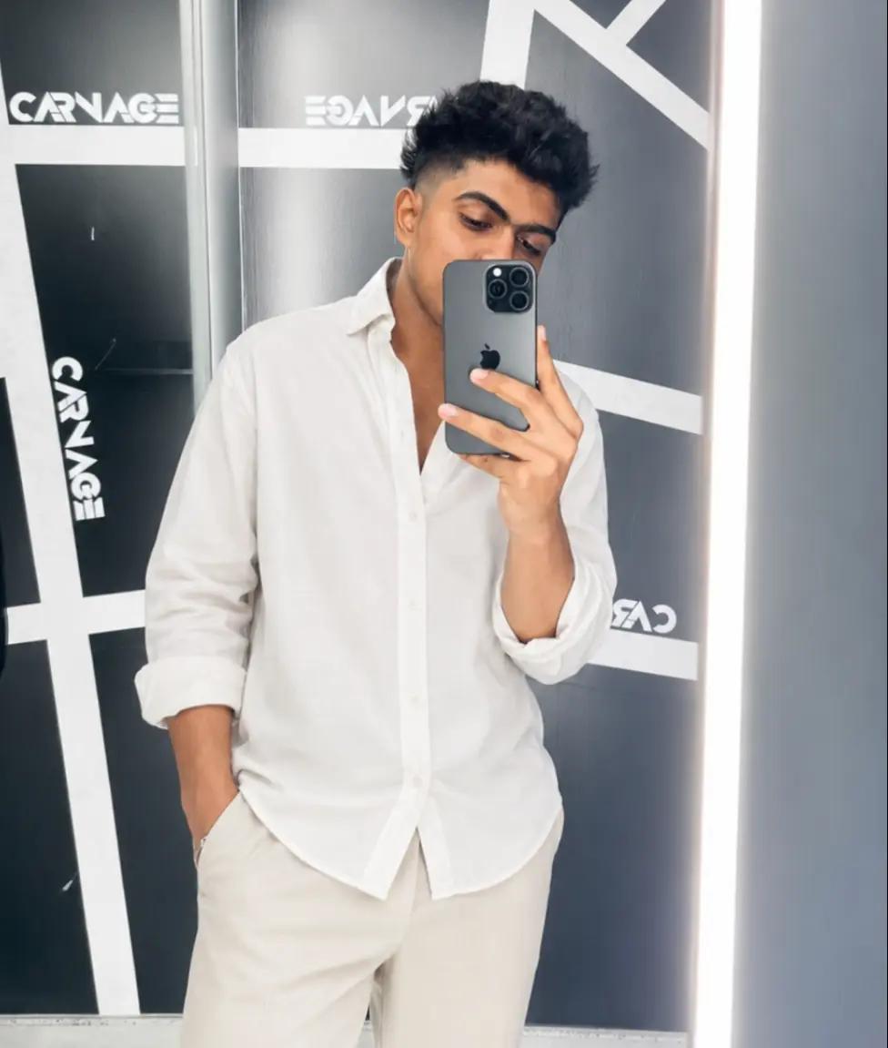 @SHANU BOY 🖤🎧