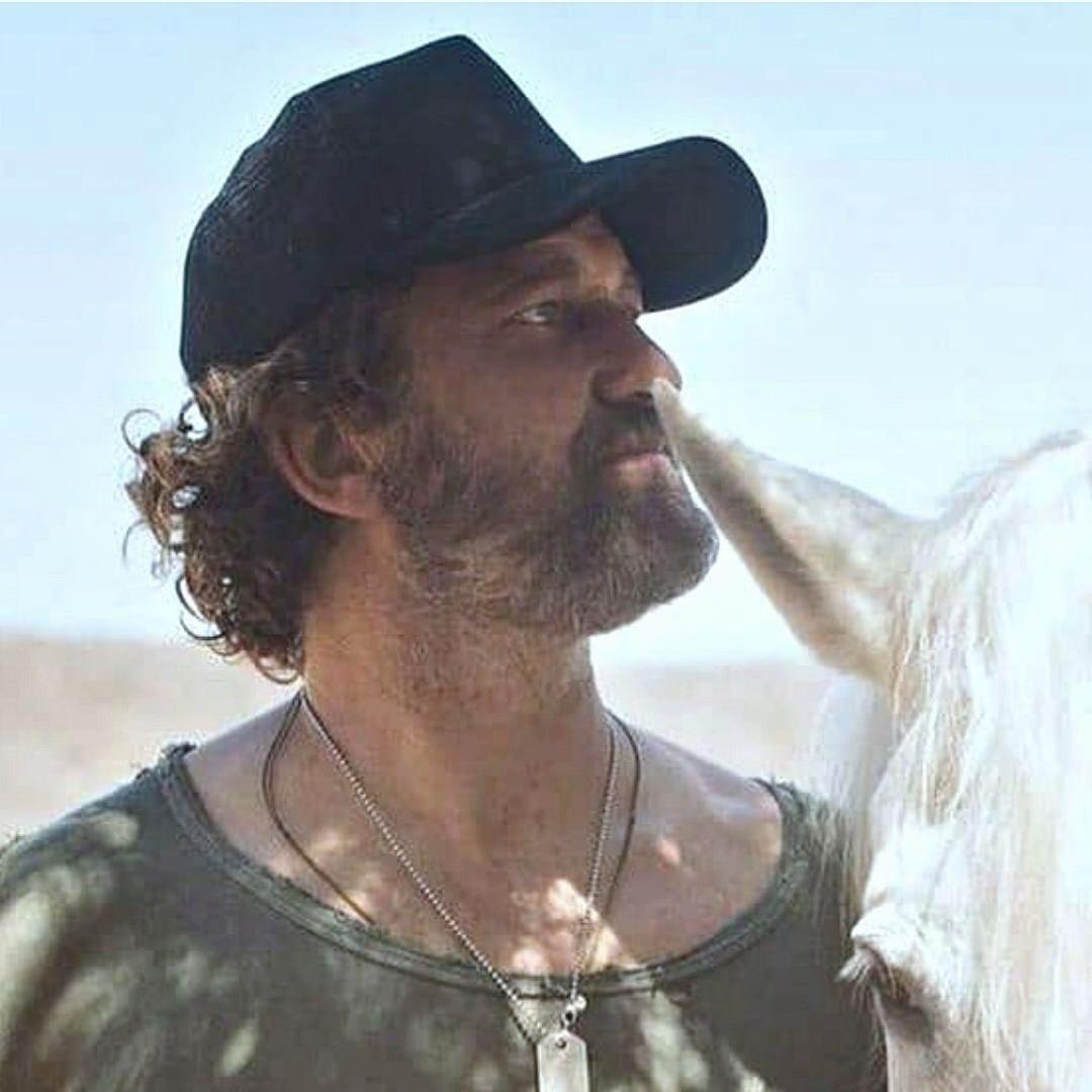 @Gerard butler private account✅