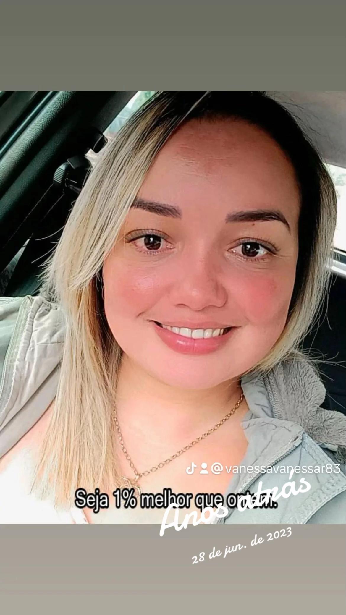 @Vanessa Vanessa R835