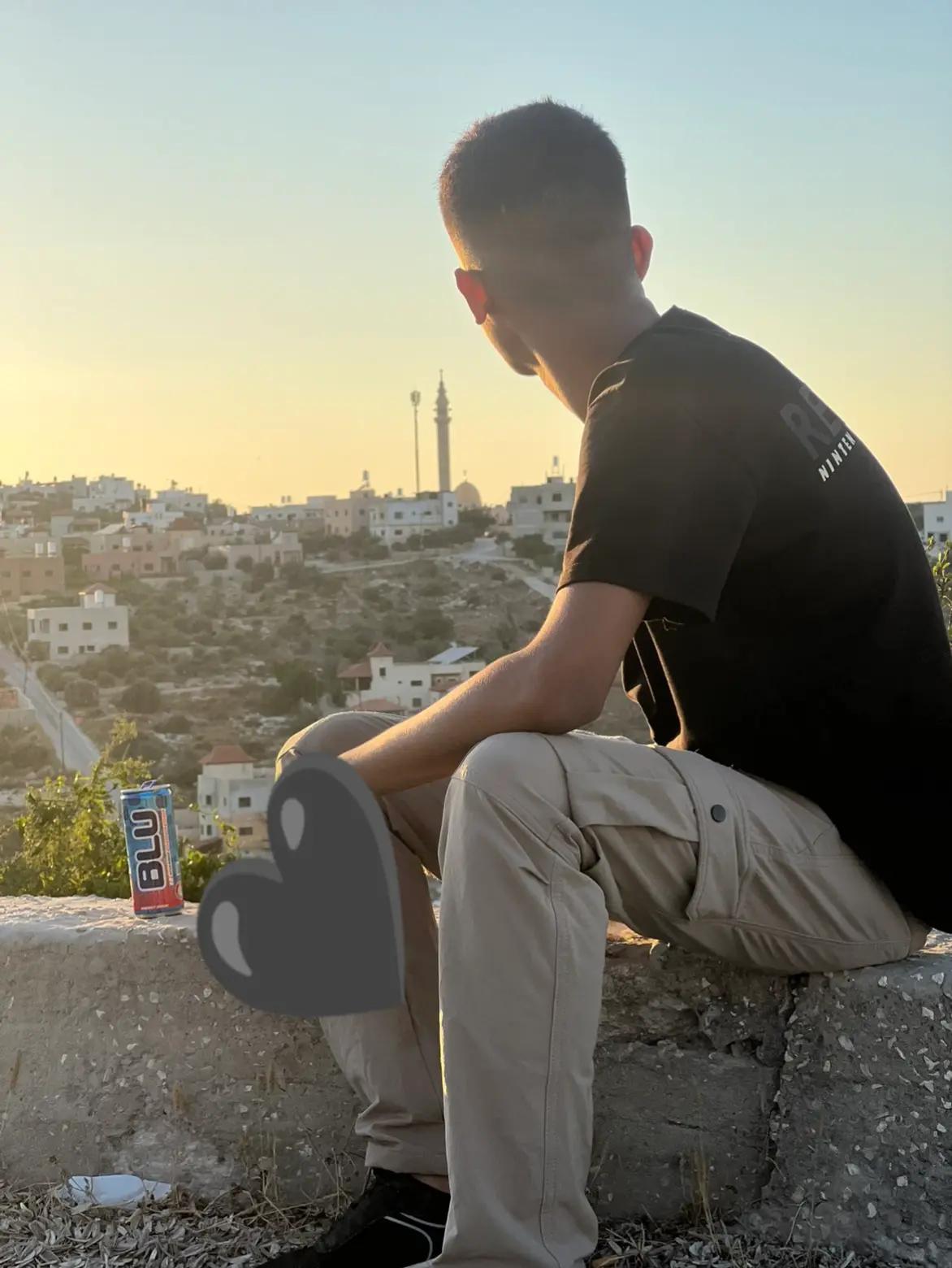 @آدَم نـَوَاهِـضَة