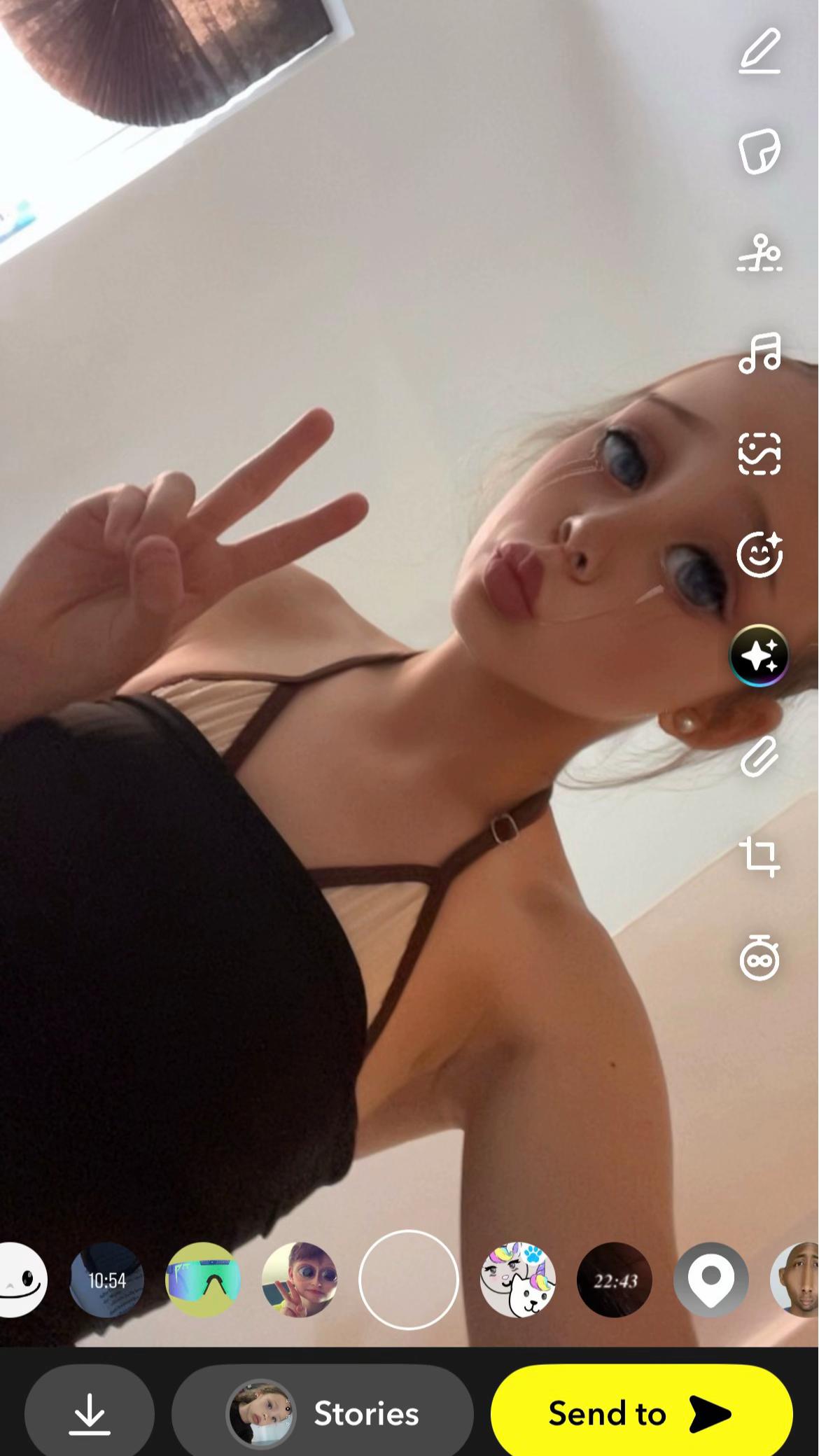 @𝓐𝓿𝓪🖤