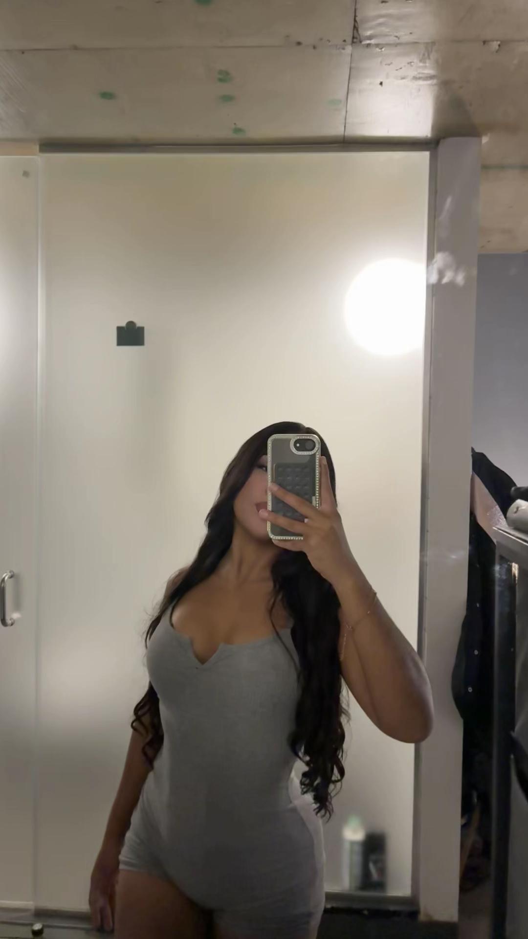@𝐸𝓂𝒾𝓁𝓎.