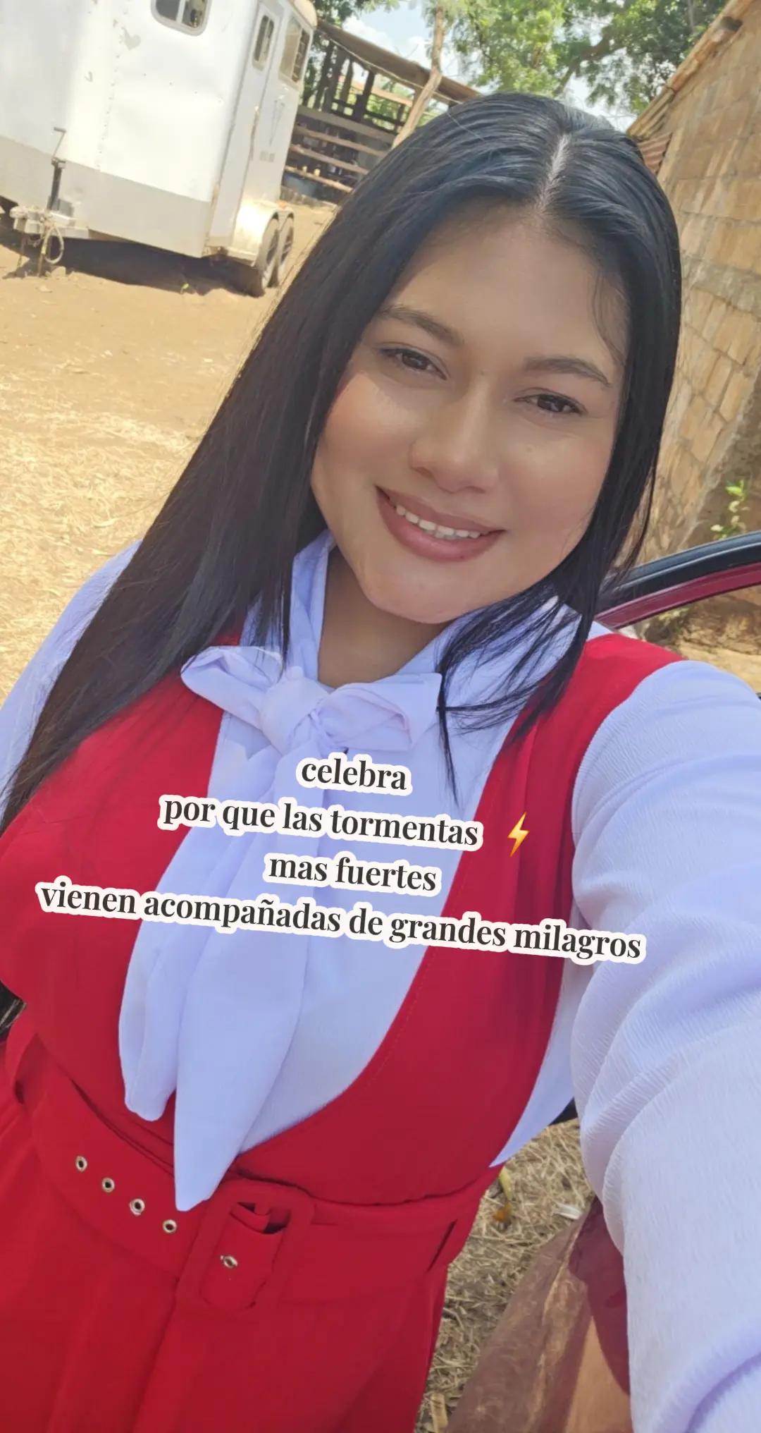 @👸leticia irias oficial