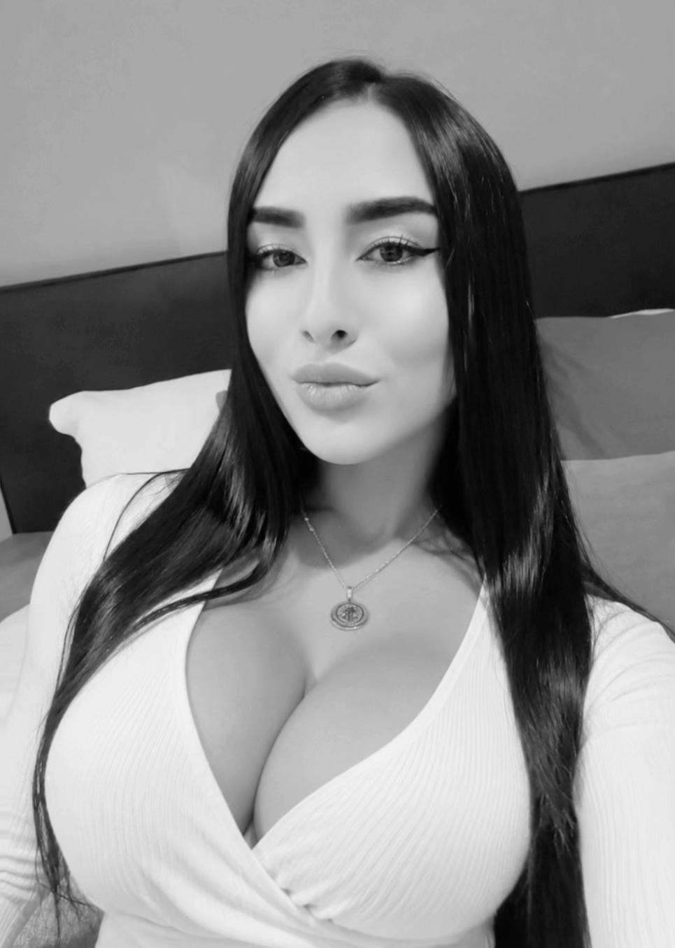@Camila Morales🐰💜💙