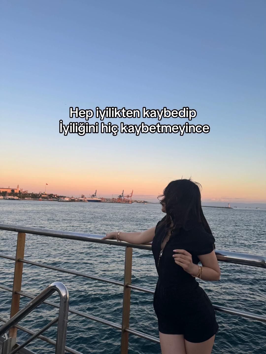@𝑳𝒂𝒓𝒆𝒏🇹🇷
