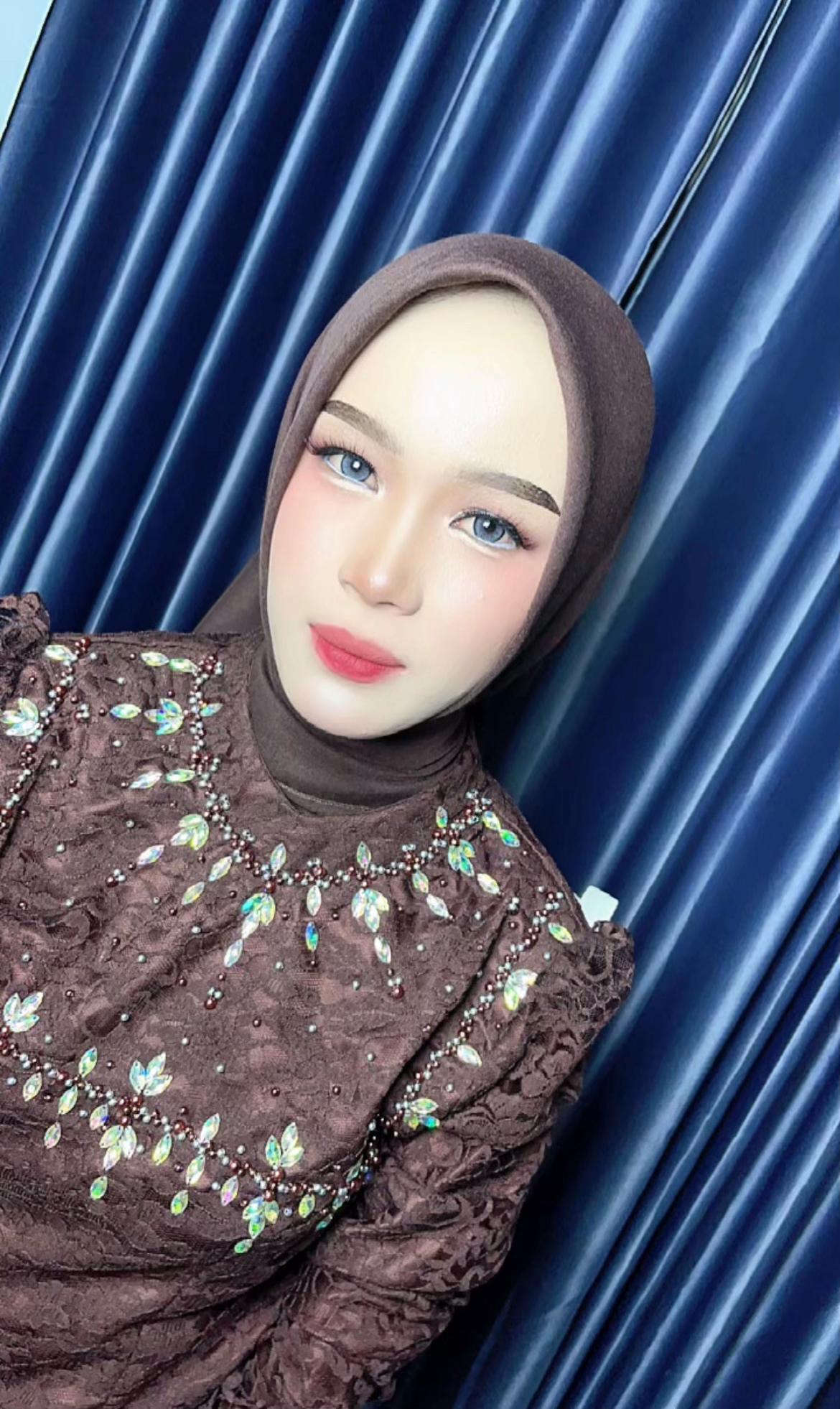 @Anya makeup