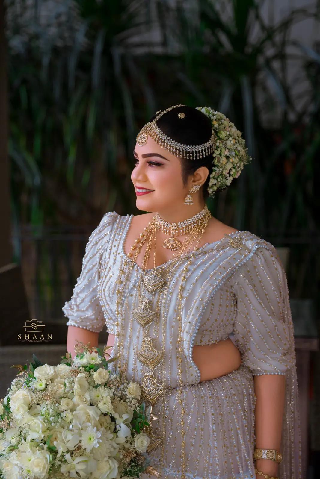 @Aksha_kapugedara