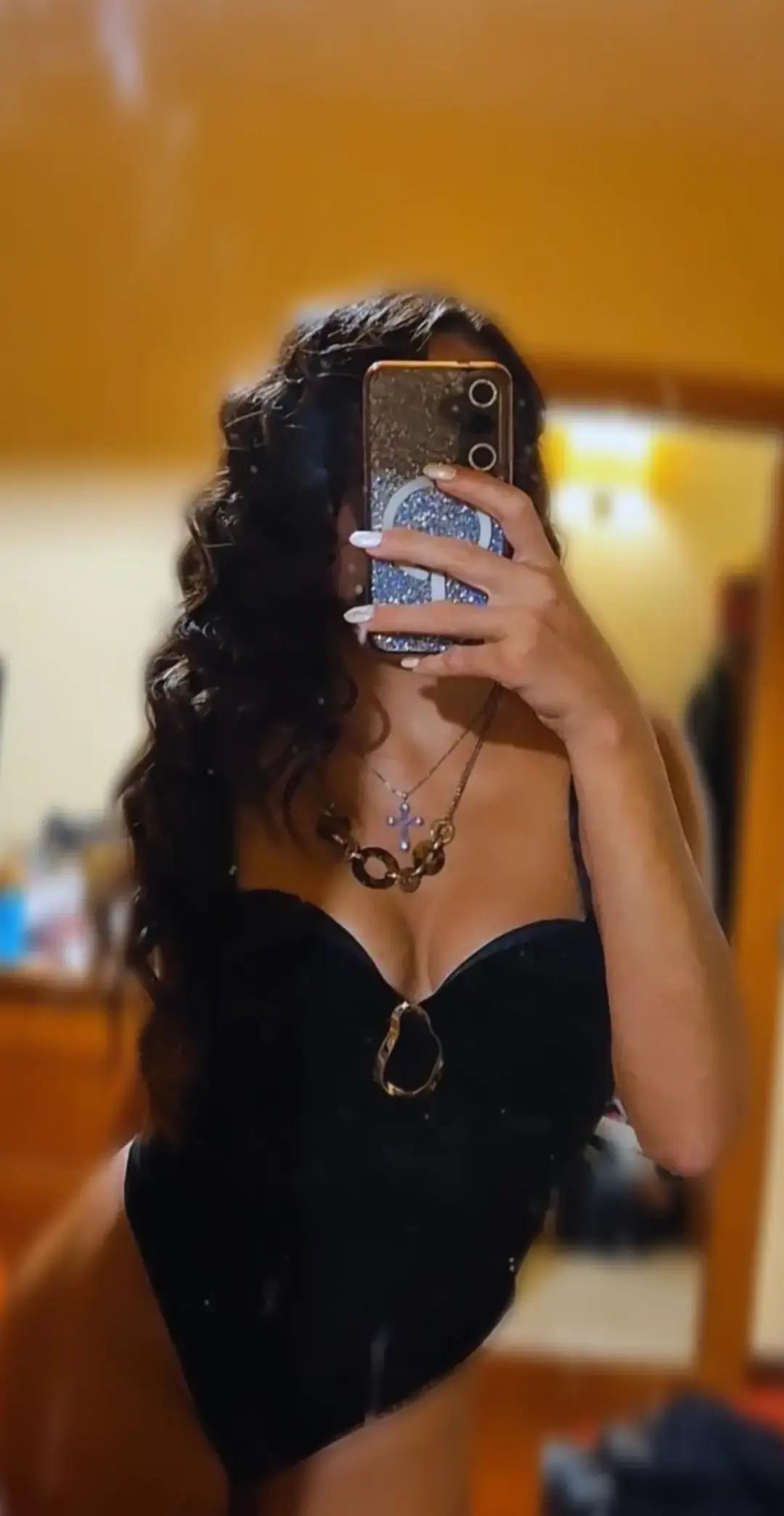 @tizianarebelgirl