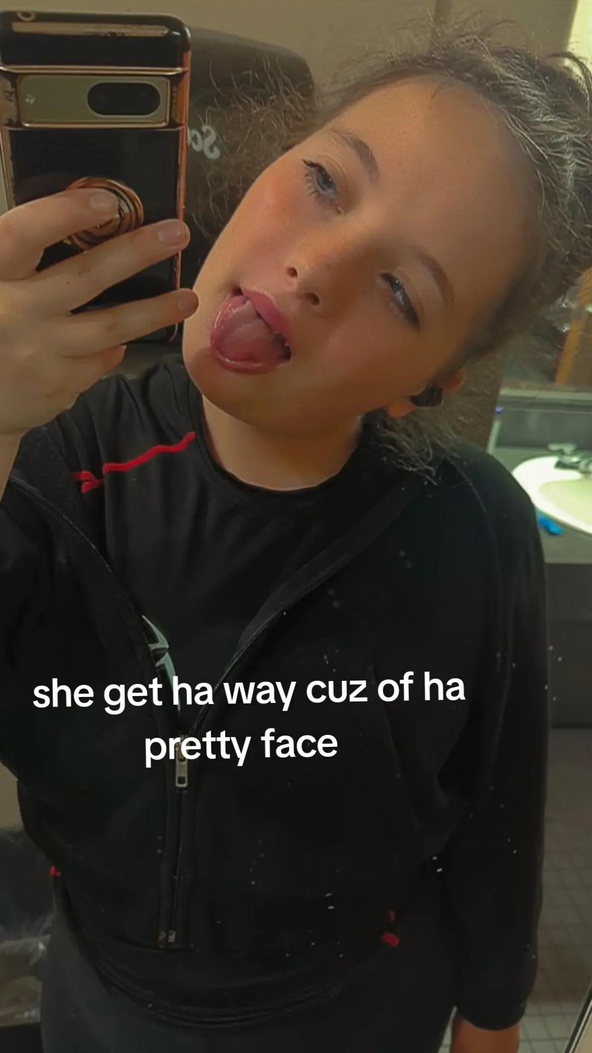 @Selenakaylynn