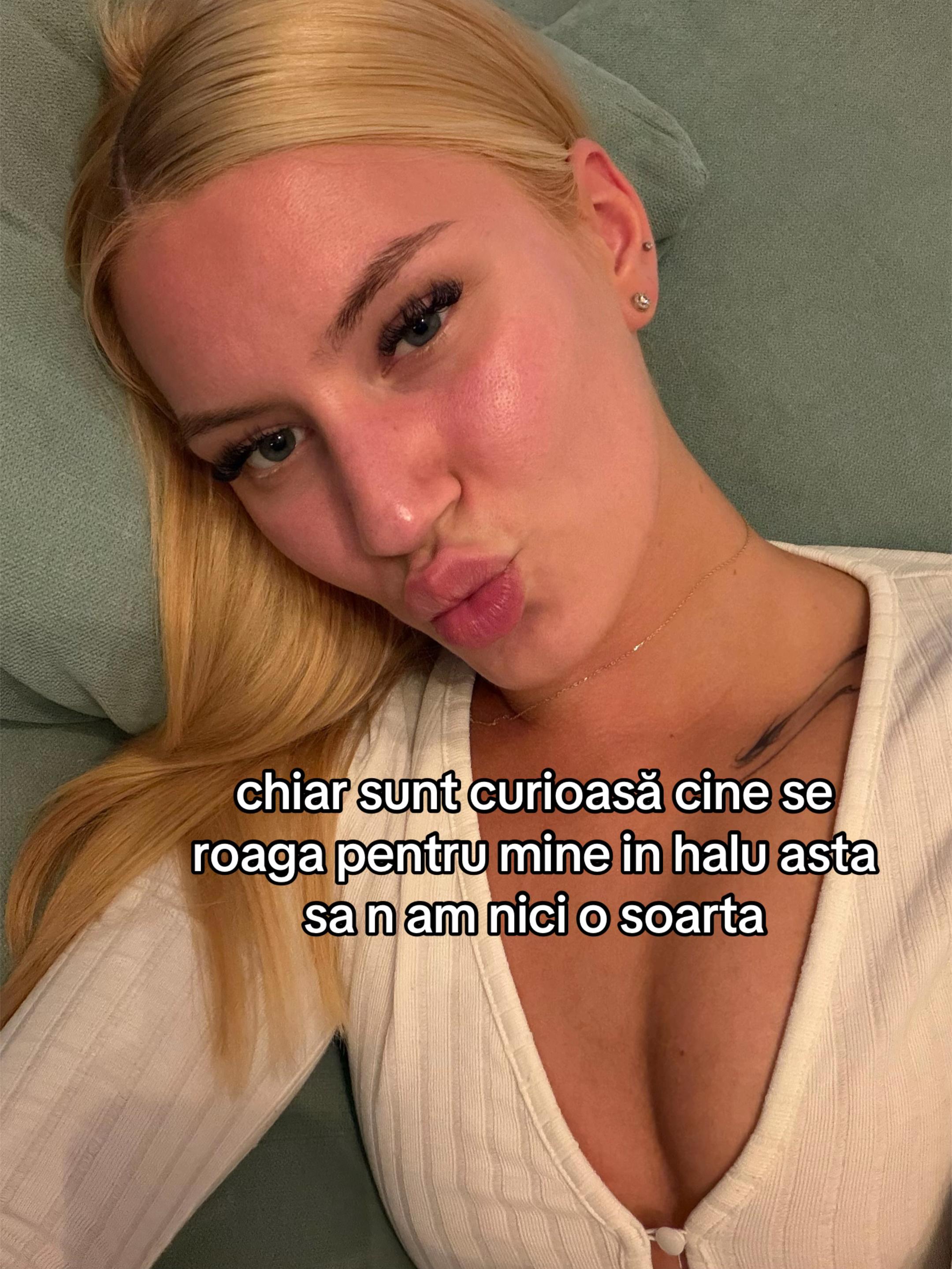 @AlexandraM12