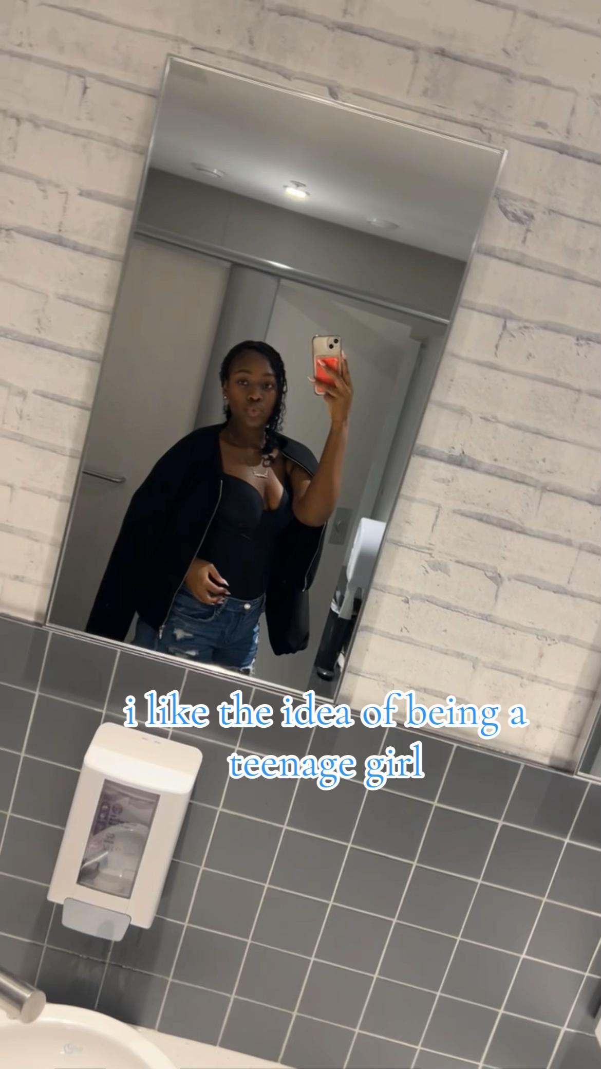 @👻