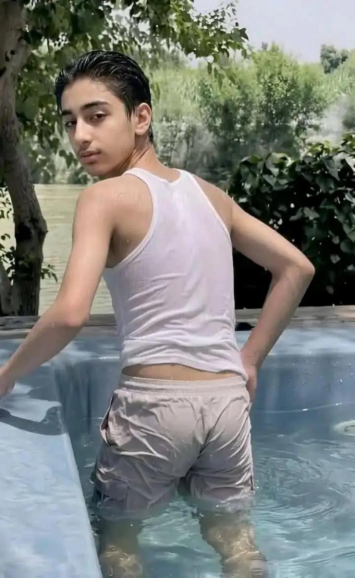 @A________e