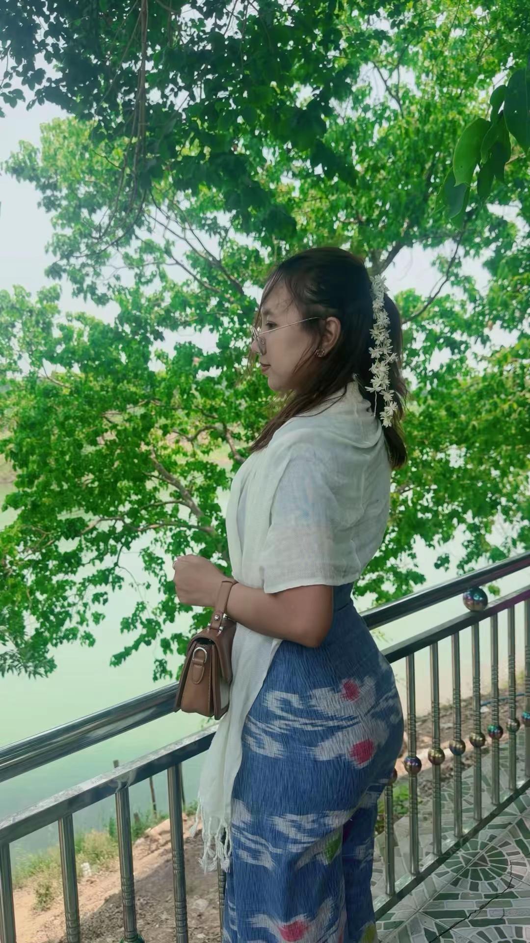 @မှန်ကြောင်😎