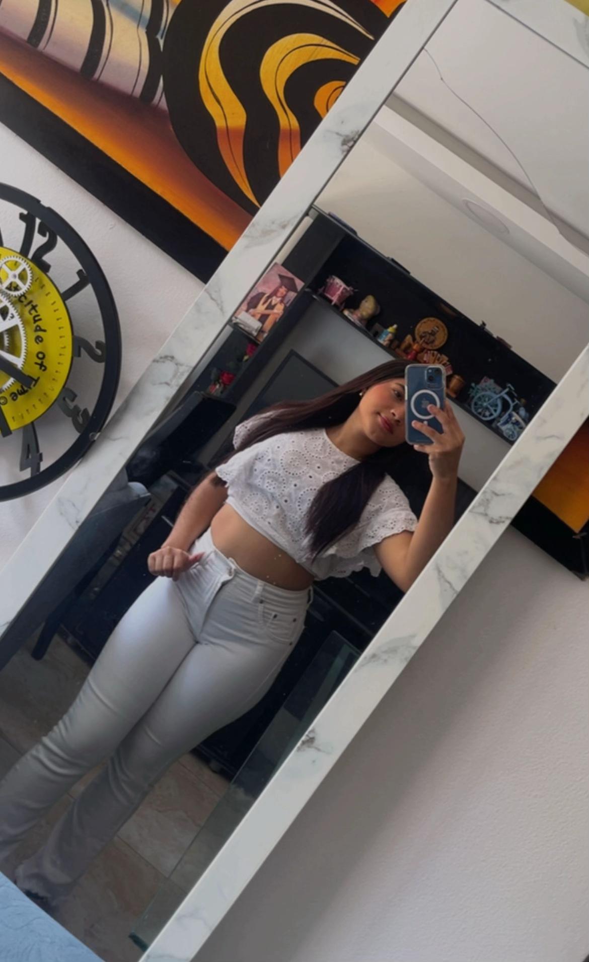 @loraineacosta