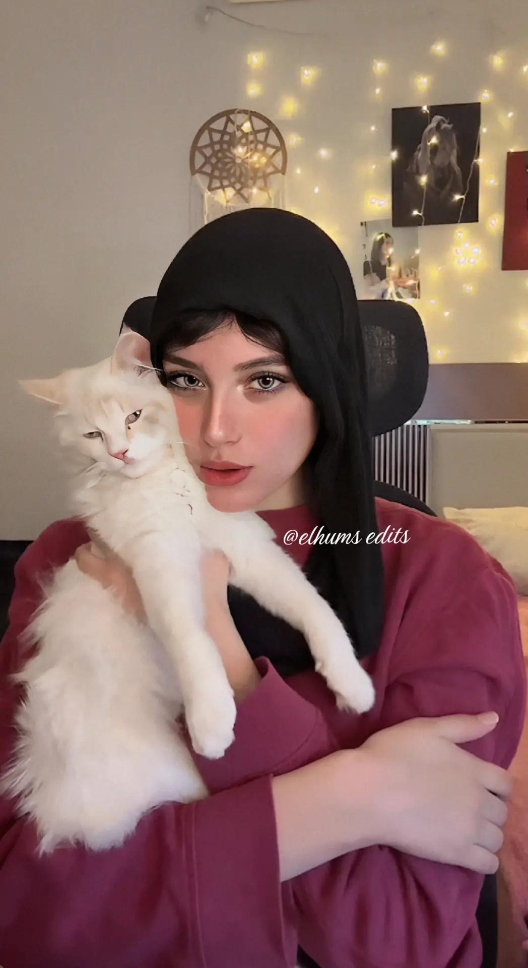 @elhums