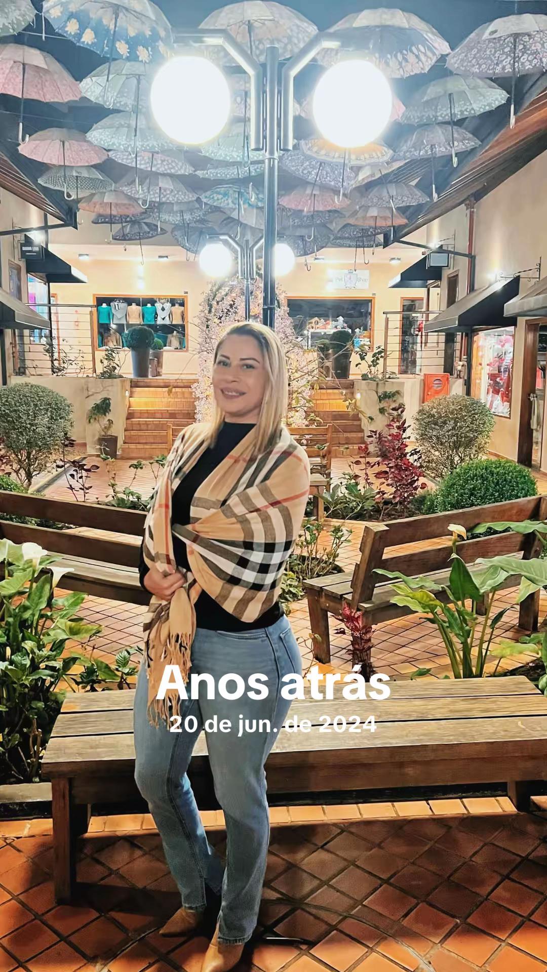 @Vivi Santos