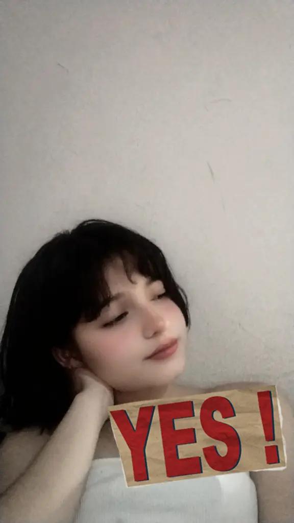 @Valeria España