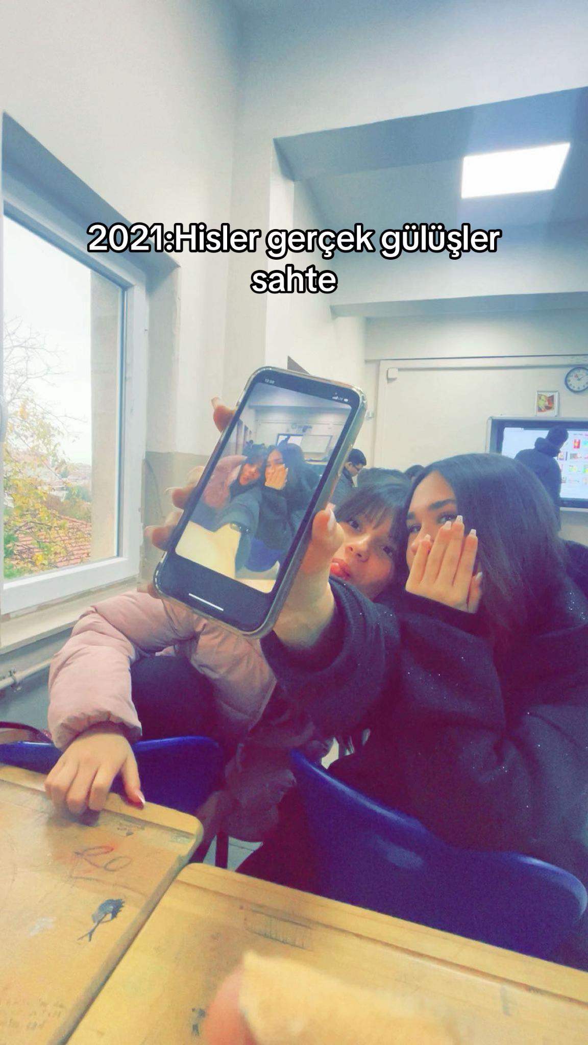 @twoslutss