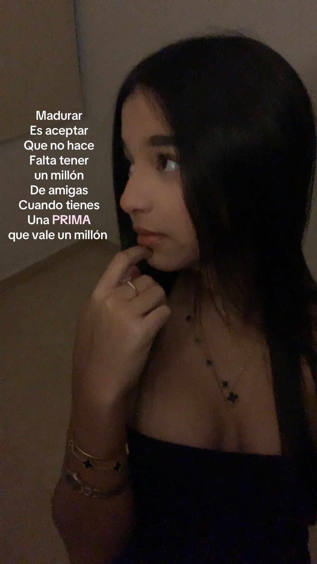 @>|<