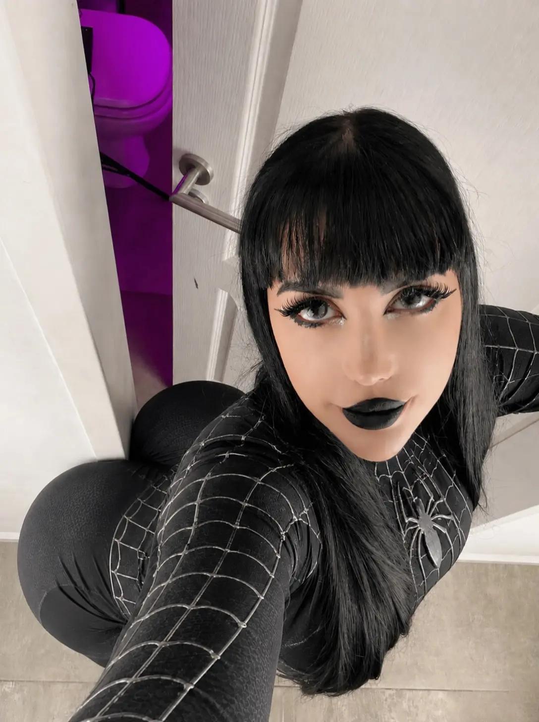 @Demonmika Fan 🖤