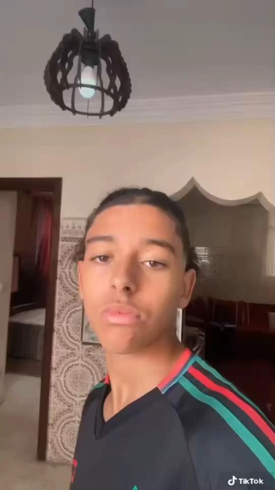 @ꓤ