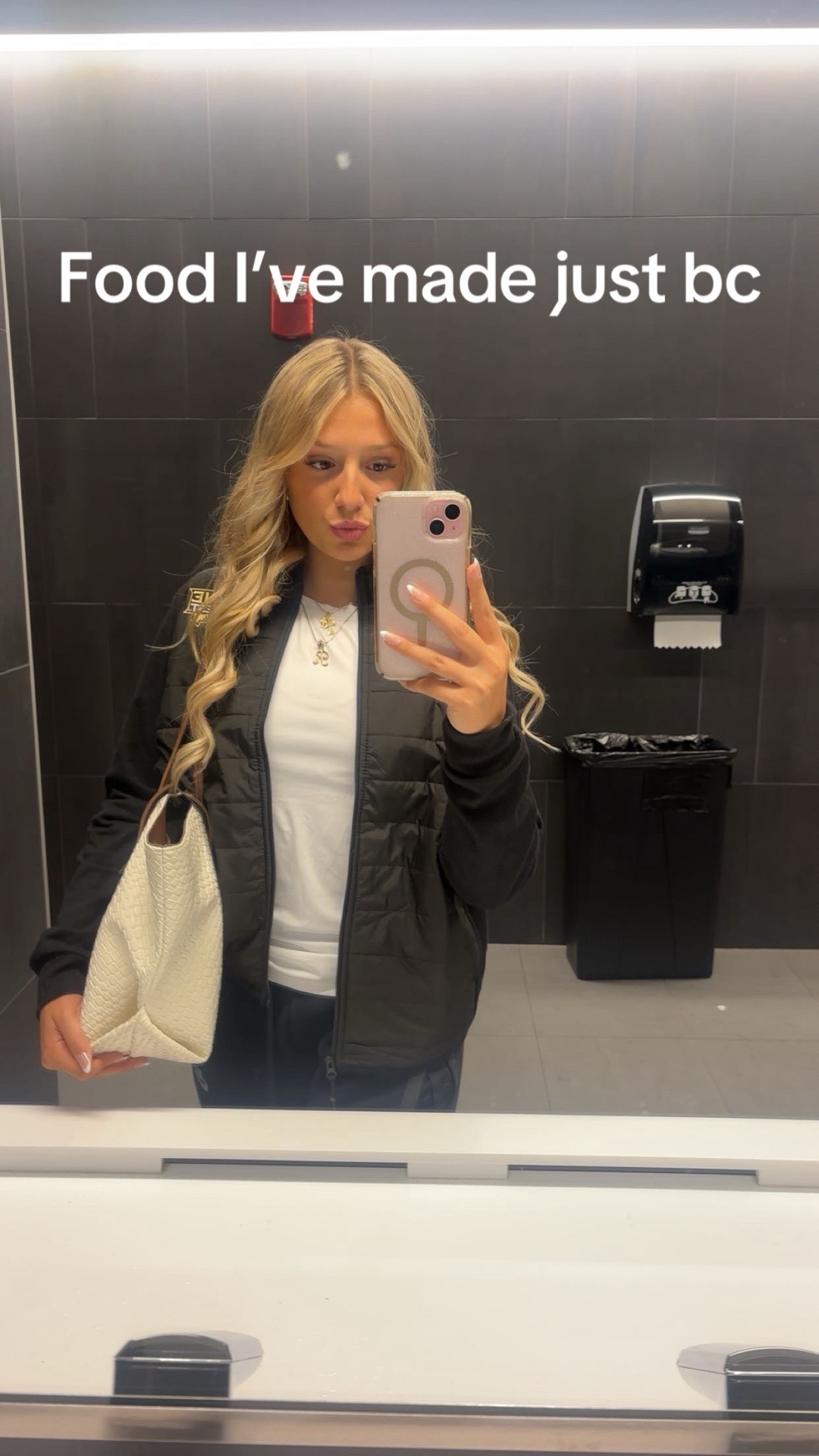 @riley.milausnic