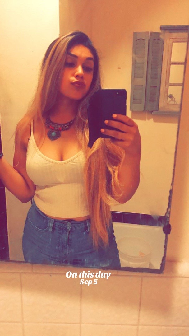 @Desareee