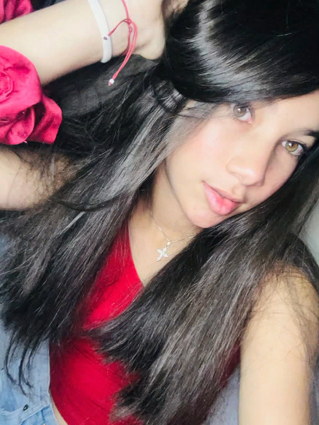 @•