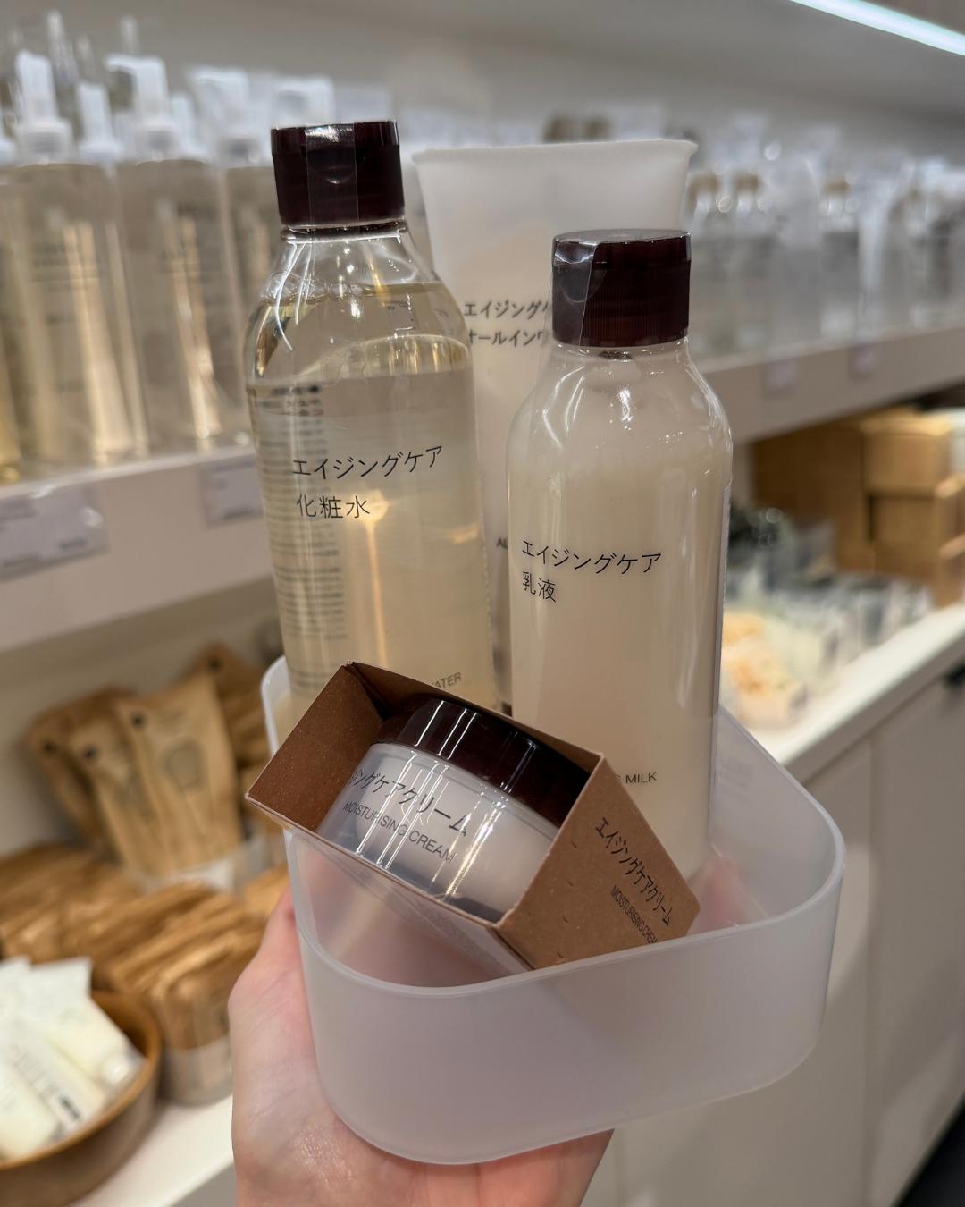 @MUJI Canada