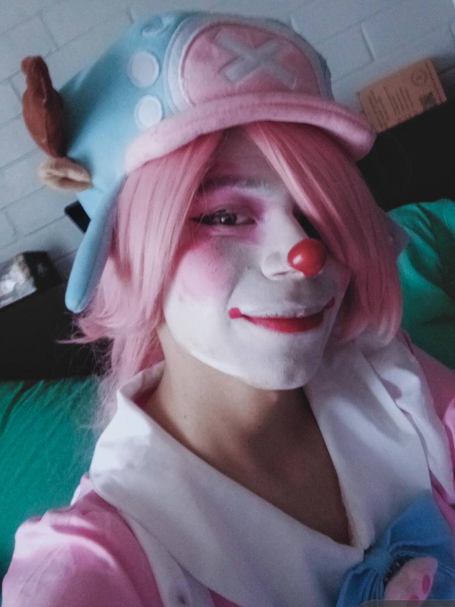@Dafne the clowngirl