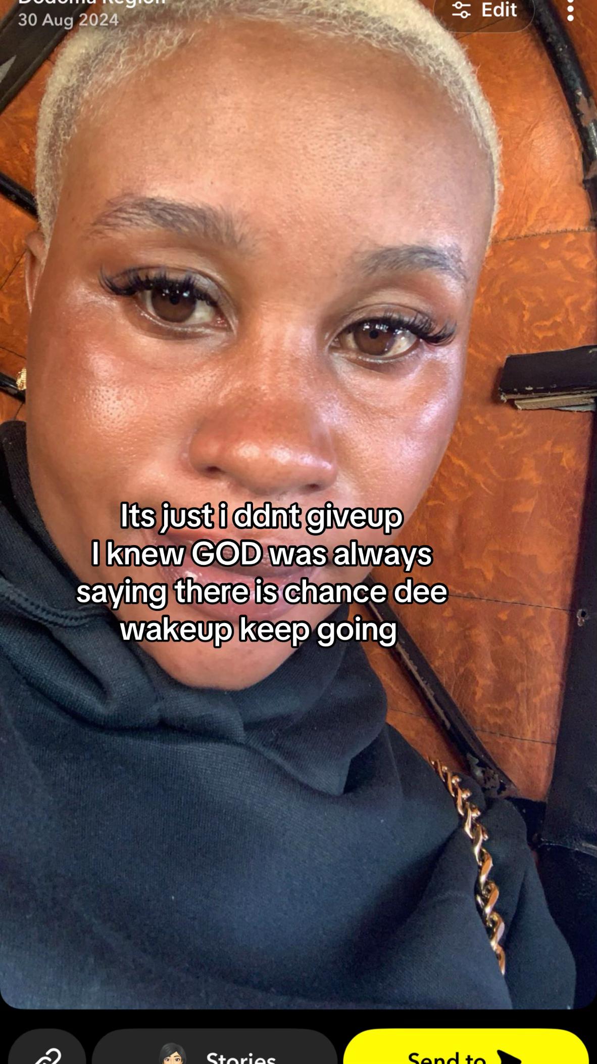 @Dee_lashes_conture