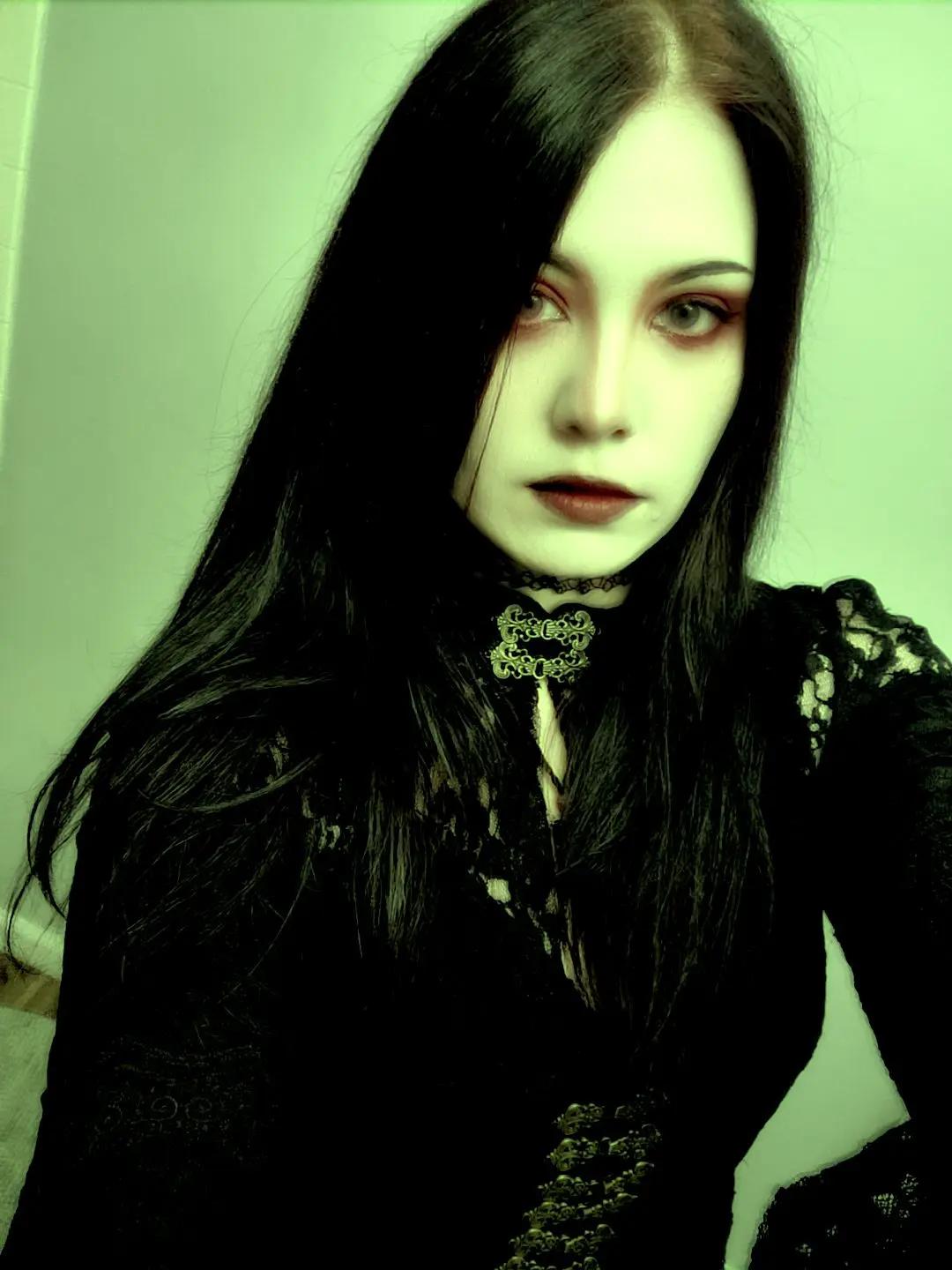@𝕯𝖔𝖛𝖆𝖍🖤