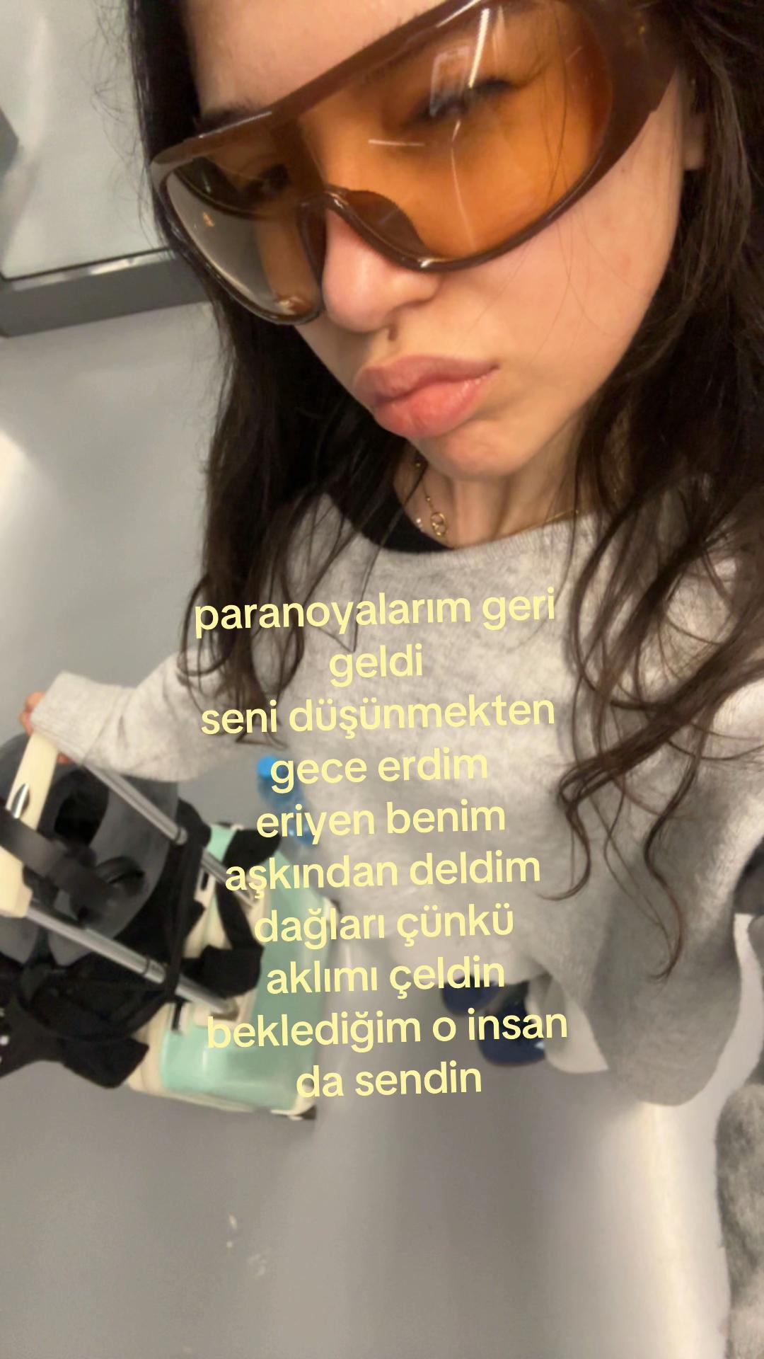 @ElaaO
