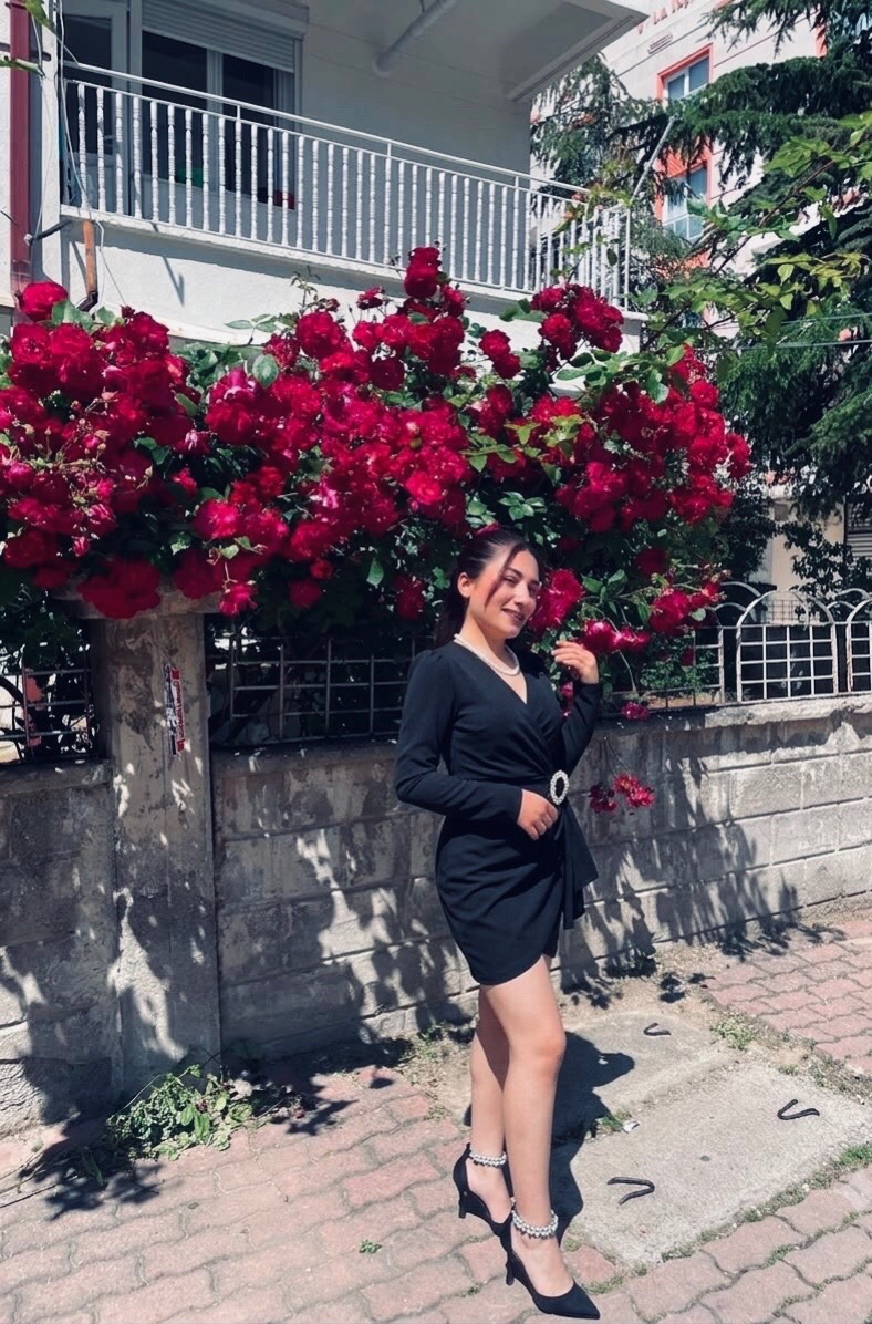 @Z&uuml;beyde.ylmazzz