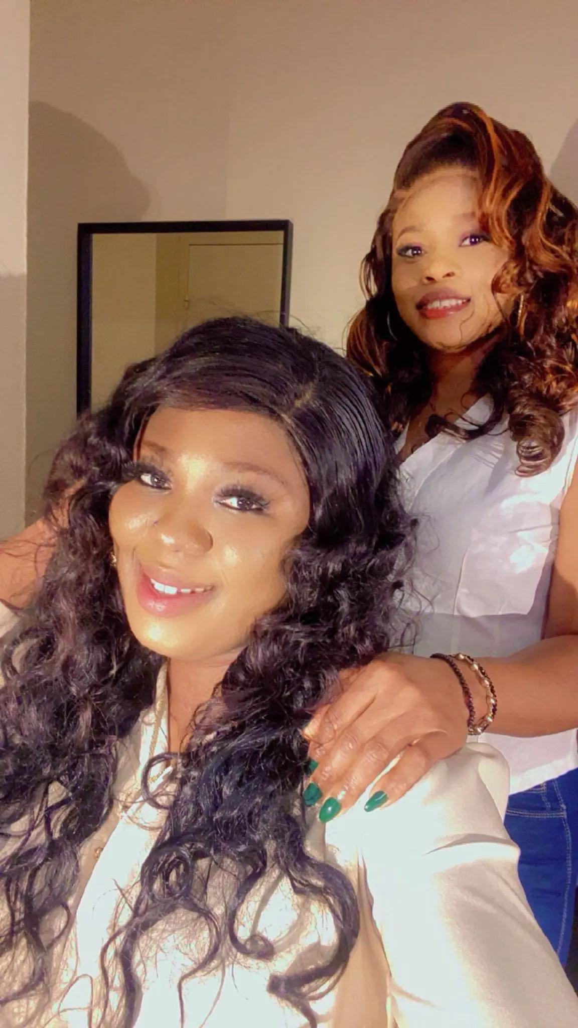 @Pretty mummy twins