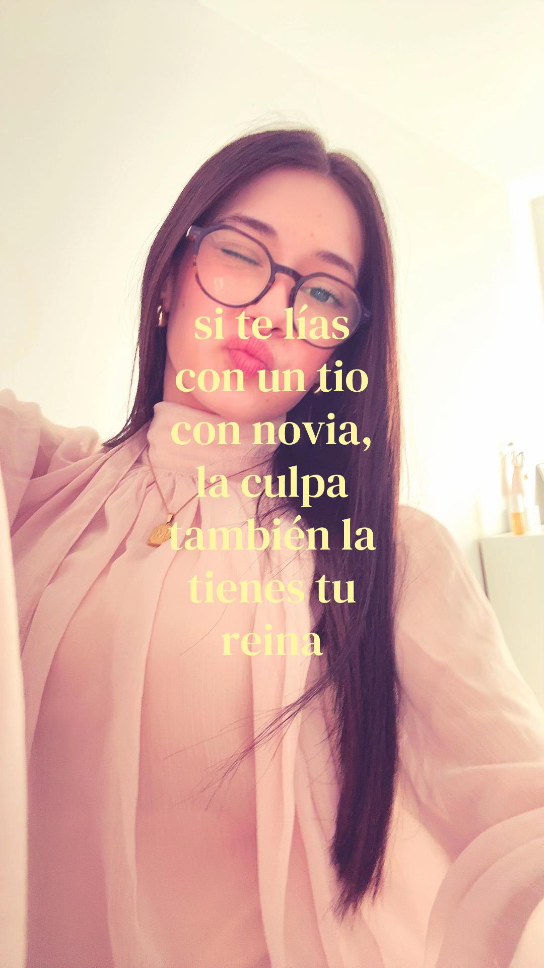 @👩🏾&zwj;❤️&zwj;👩🏻
