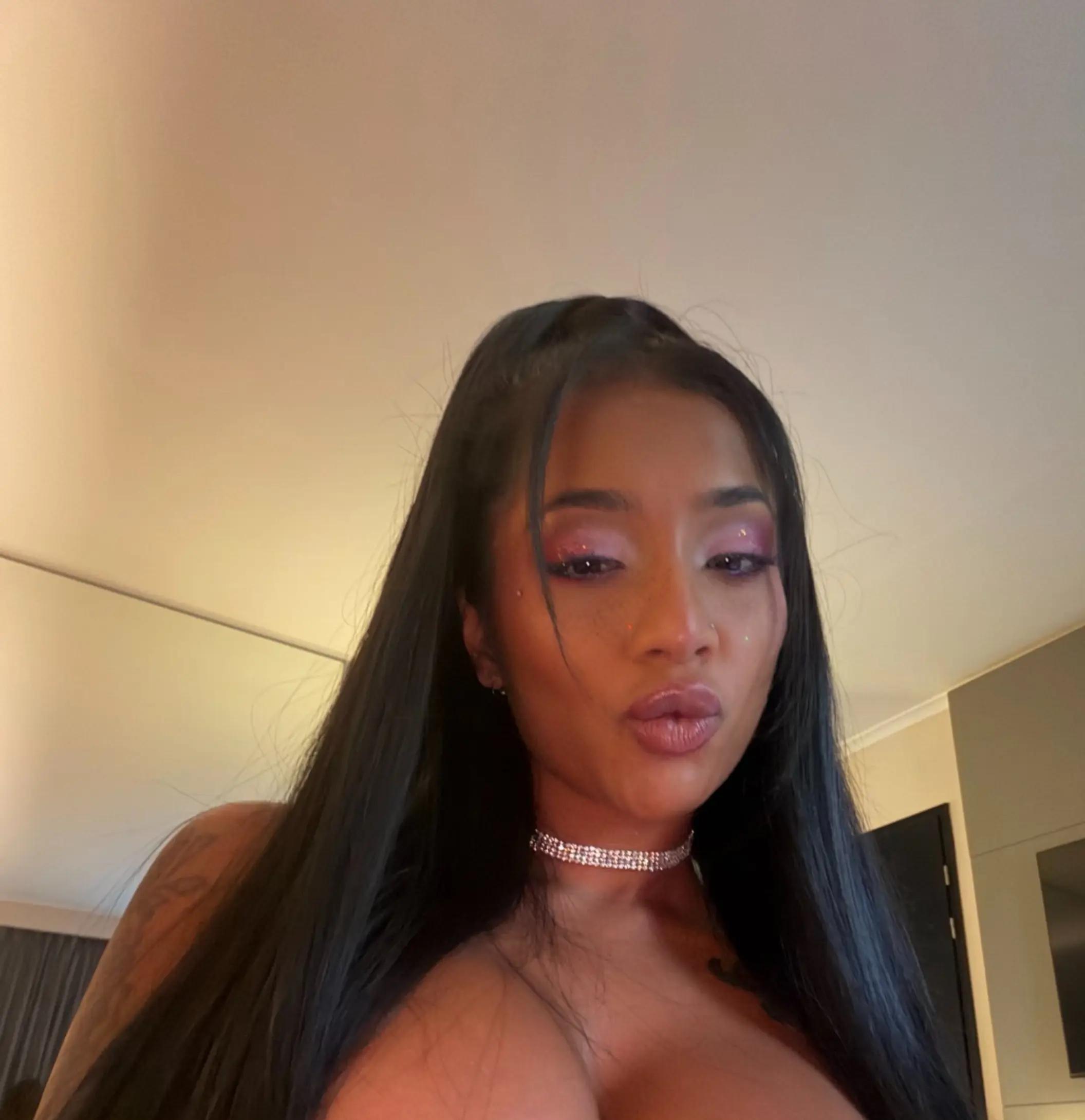 @yasmiinakhannn