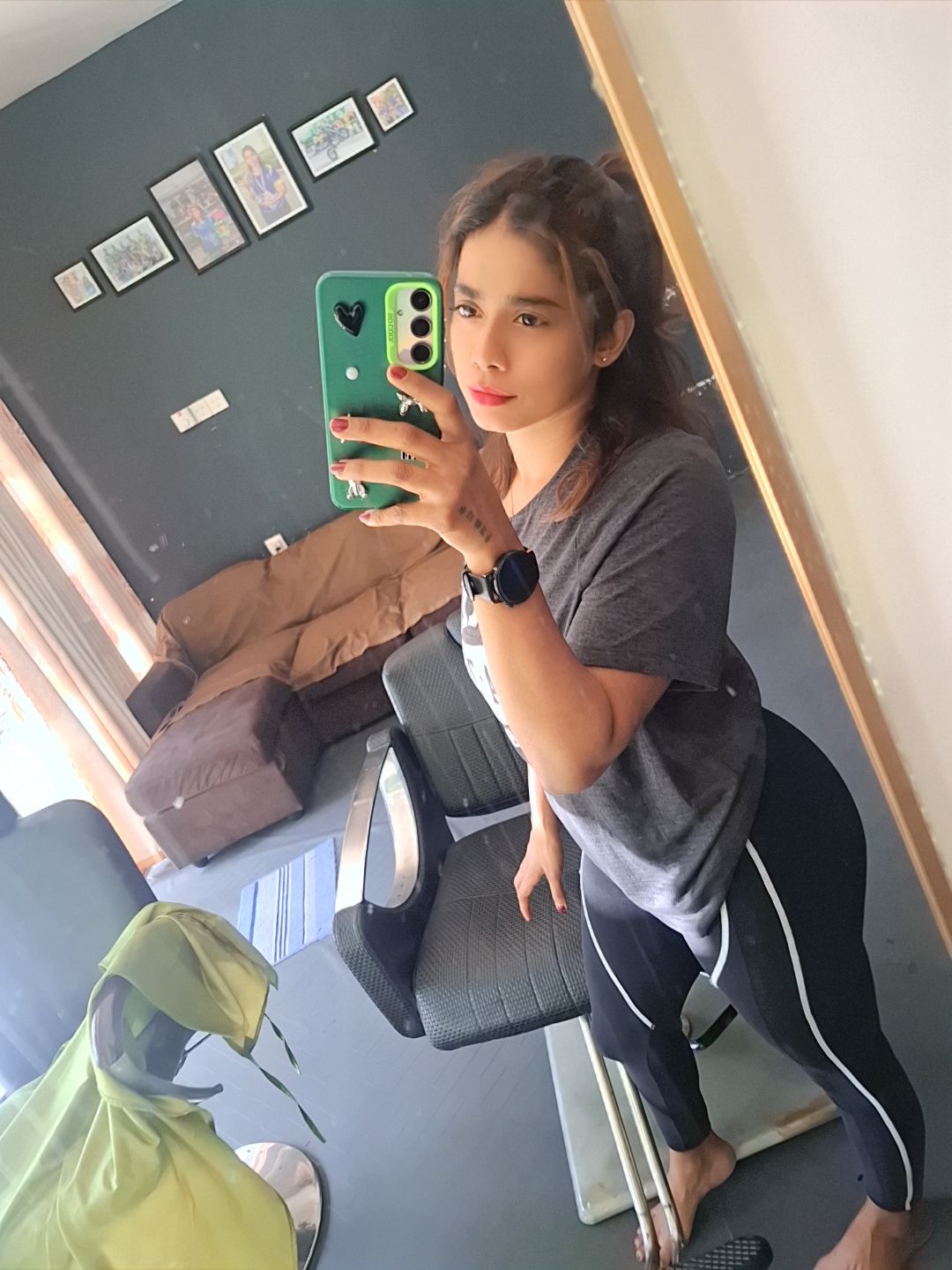 @kavi jansz (K.J)