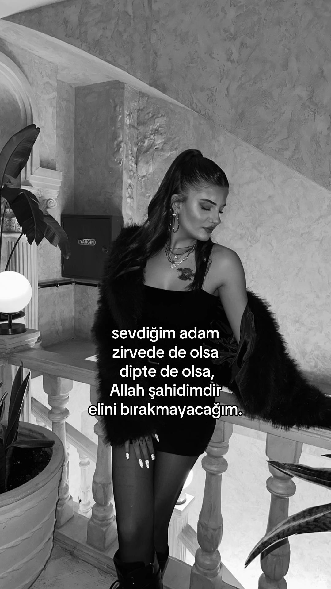 @Azra Eşref
