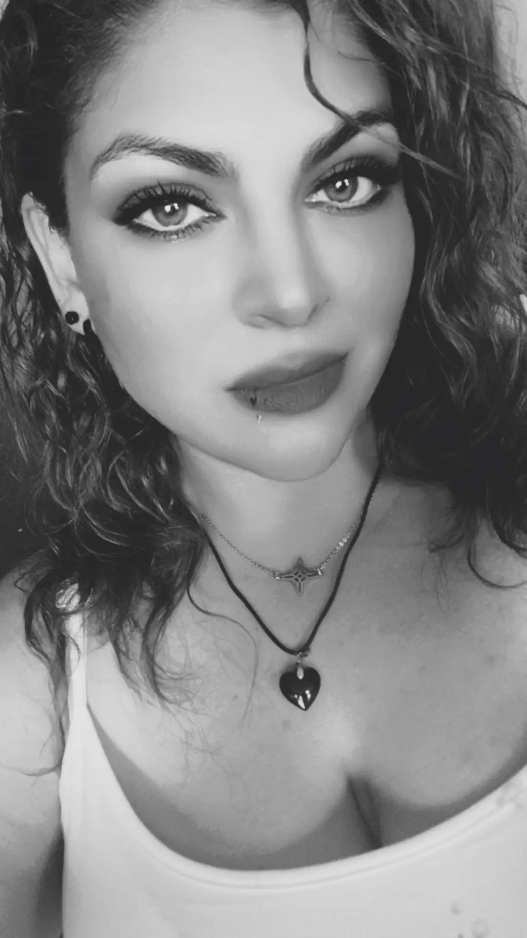 @AdryQuinn