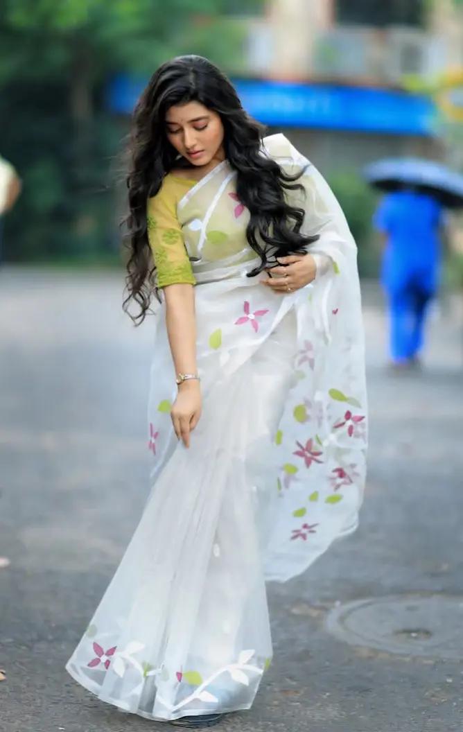 @Aratrika maity (রাই মুখার্জি)